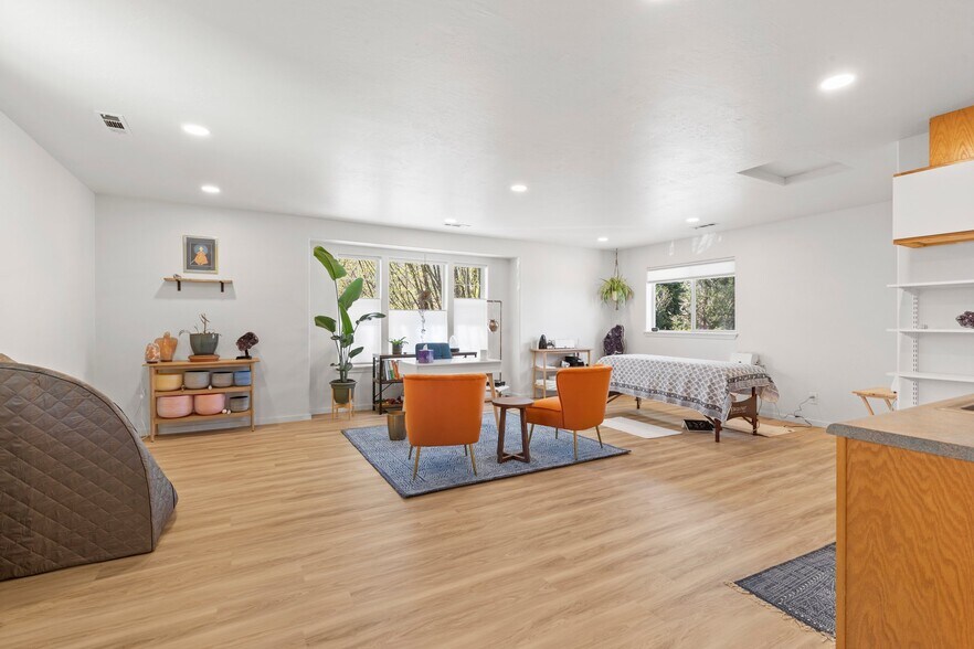 More Photos Of 621-629 A St, Ashland Storefront Retail Residential For Sale