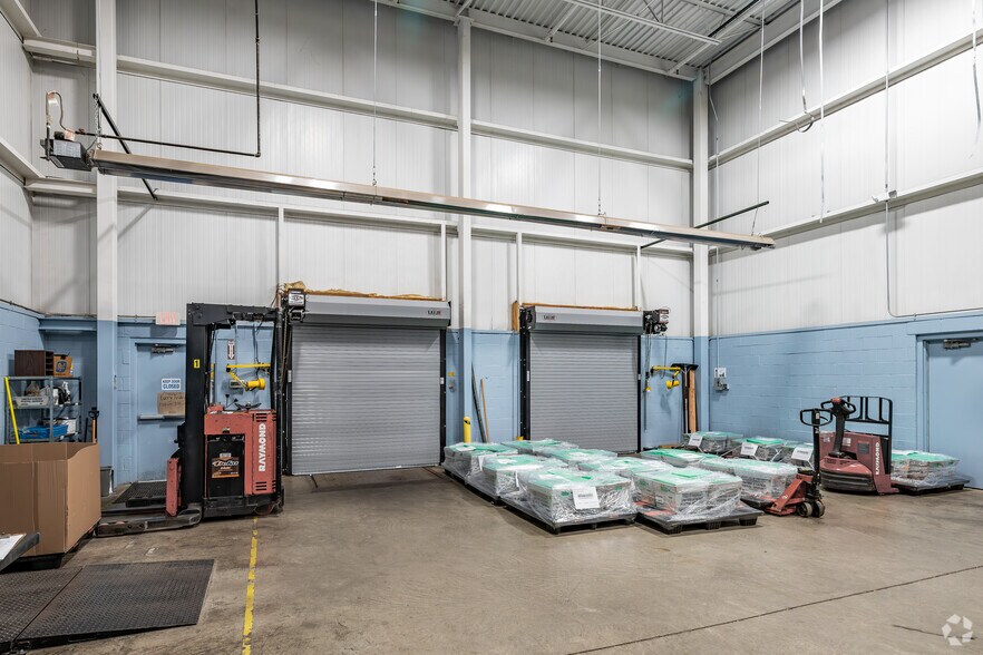 More Photos Of 15 Forest Pky, Shelton Light Manufacturing For Lease