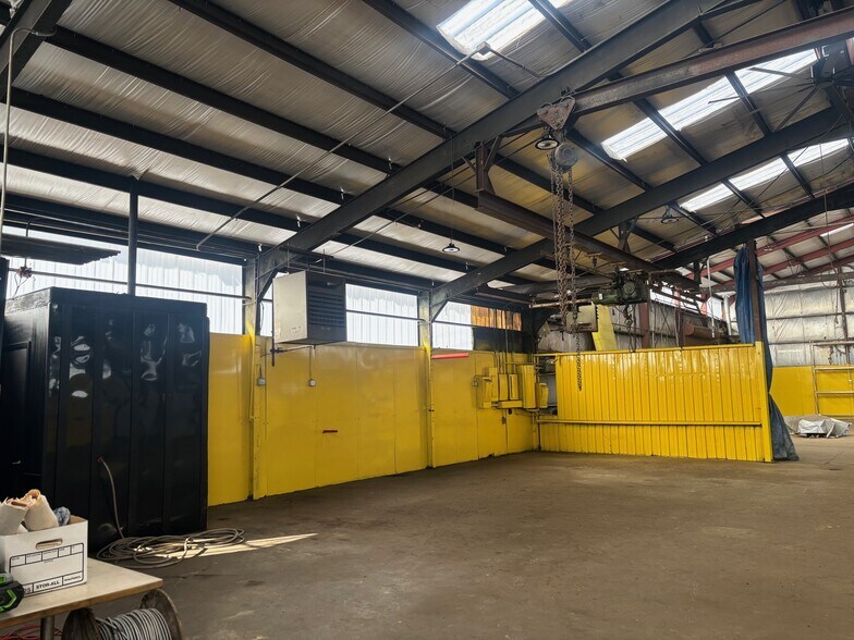 More Photos Of 50 Drummond Ave, Hubbard Warehouse For Lease