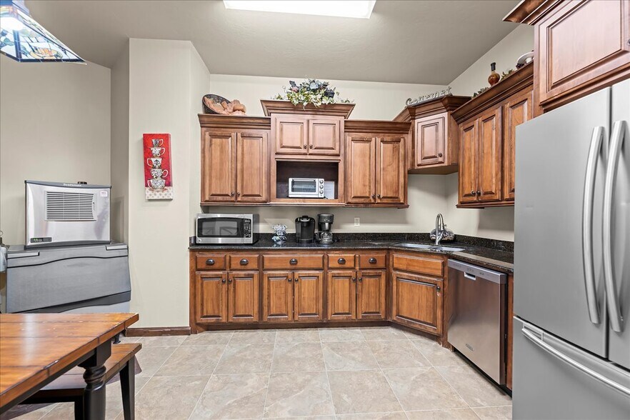 More Photos Of 16201 N May Ave, Edmond Office For Sale