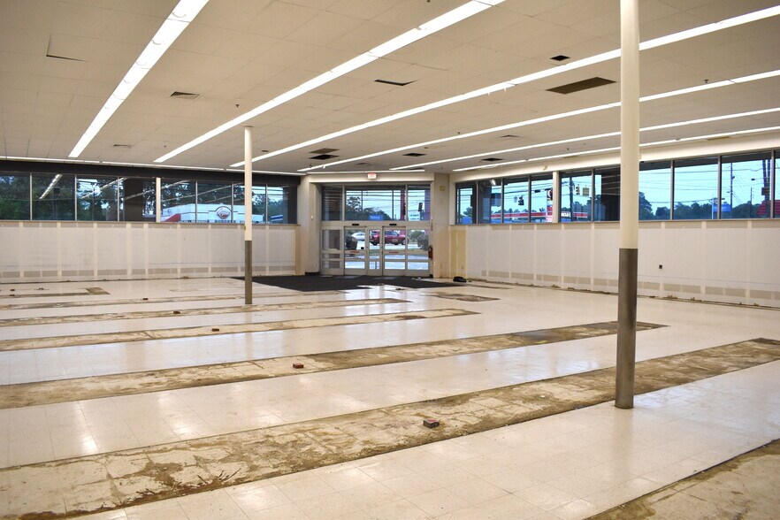 More Photos Of 4808 Buena Vista Rd, Columbus Drugstore For Lease