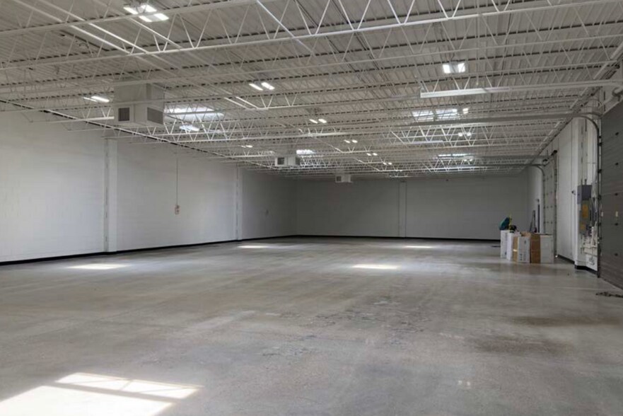 More Photos Of 11574 E Gondola St, Sharonville Warehouse For Lease