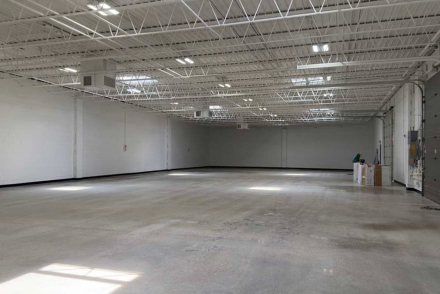 More Photos Of 11574 E Gondola St, Sharonville Warehouse For Lease