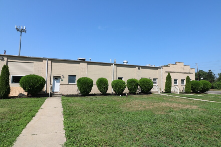 More Photos Of 703 Van Rossum Ave, Beverly Industrial For Sale