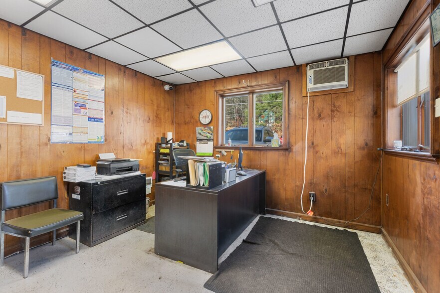 More Photos Of 990 S Main St, Athol Auto Dealership For Sale