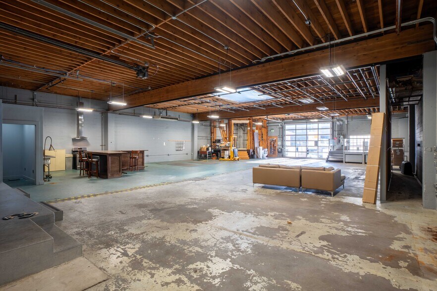 More Photos Of 2319 NE Glisan St, Portland Auto Dealership For Sale