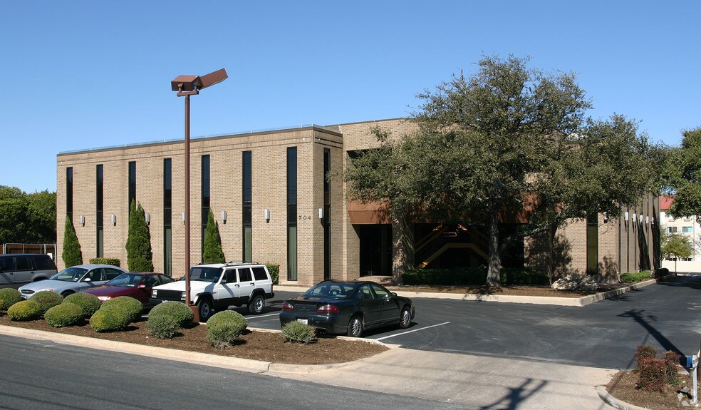 More Photos Of 704 Wonsley Dr E, Austin Medical For Lease