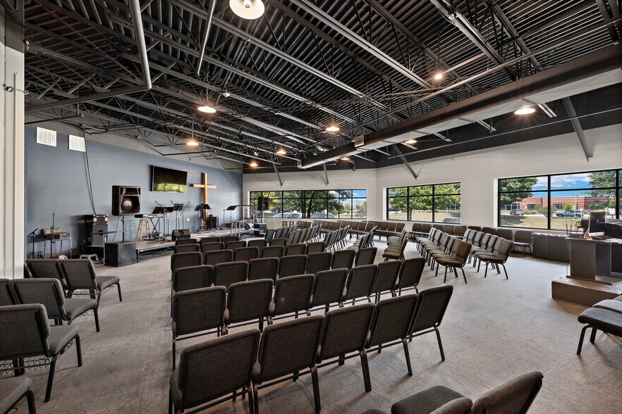 More Photos Of 1231-1251 Windham Pky, Romeoville Office For Sale