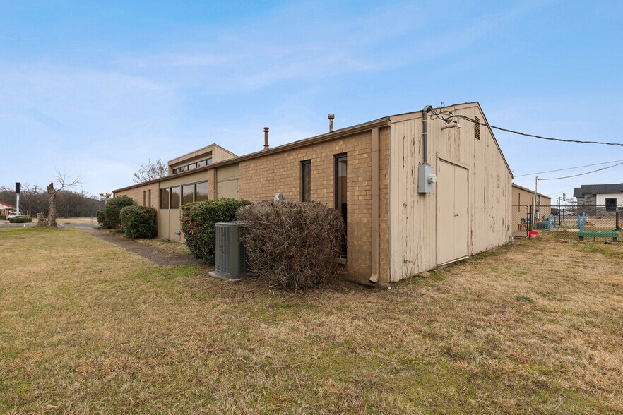 More Photos Of 303 N Ridgeway Dr, Cleburne Medical For Sale