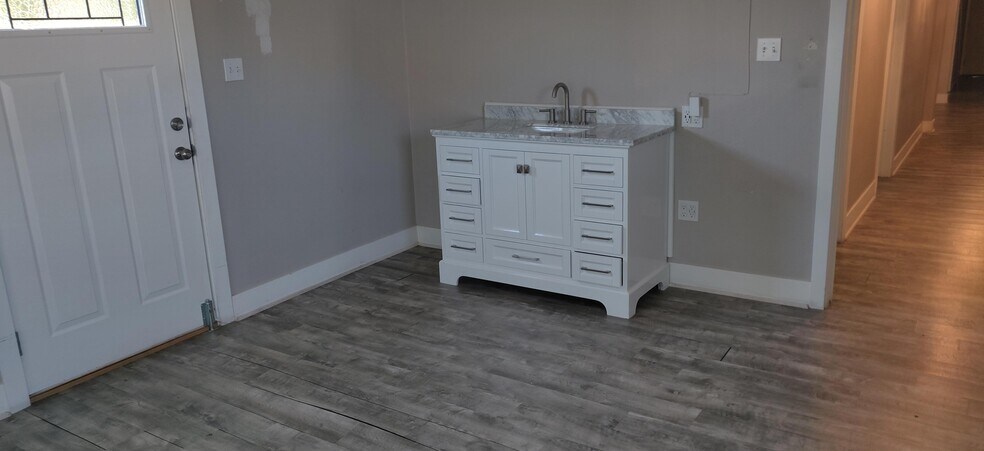 More Photos Of 514 E Bonneville Ave, Las Vegas Freestanding For Lease