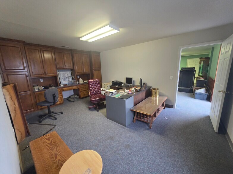 More Photos Of 6604 Windmill Way, Wilmington Industrial For Sale