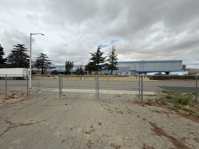 More Photos Of 2100 Huntington Dr, Fairfield Land For Lease