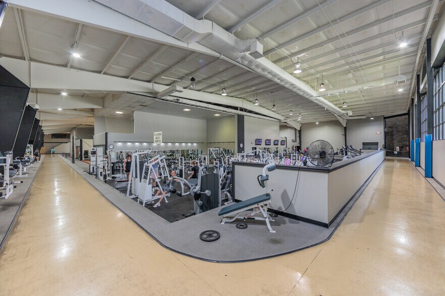 More Photos Of 5133 Darrow Rd, Hudson Health Club For Sale