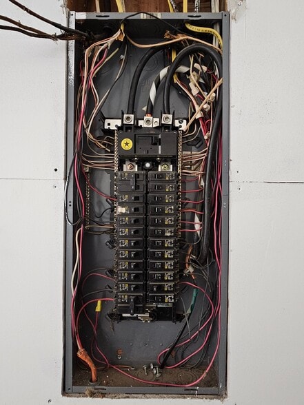 More Photos Of 701 W Oak St, Lamar General Retail For Sale