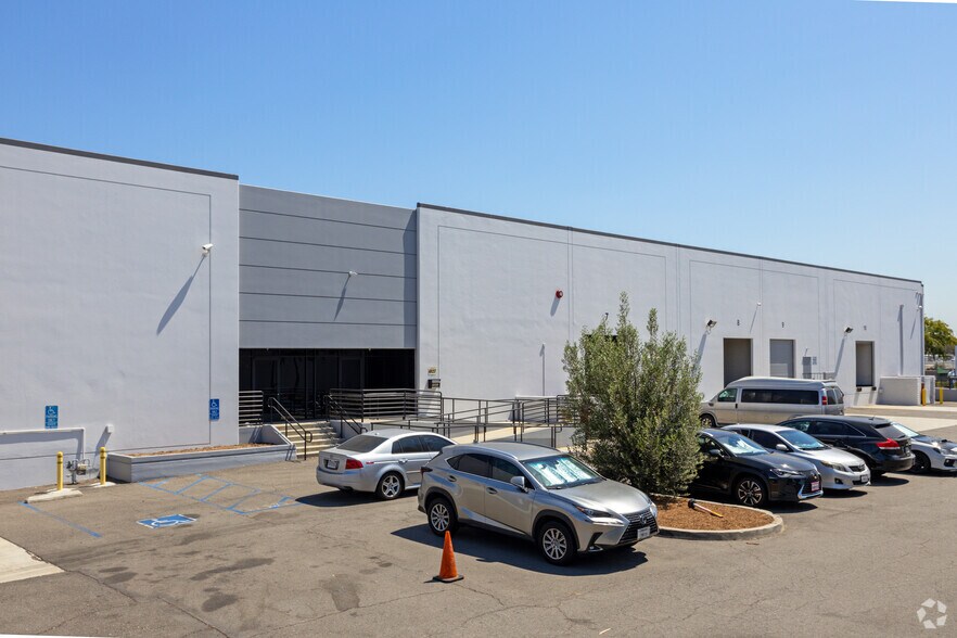 More Photos Of 20435 Tillman Ave, Carson Distribution For Lease