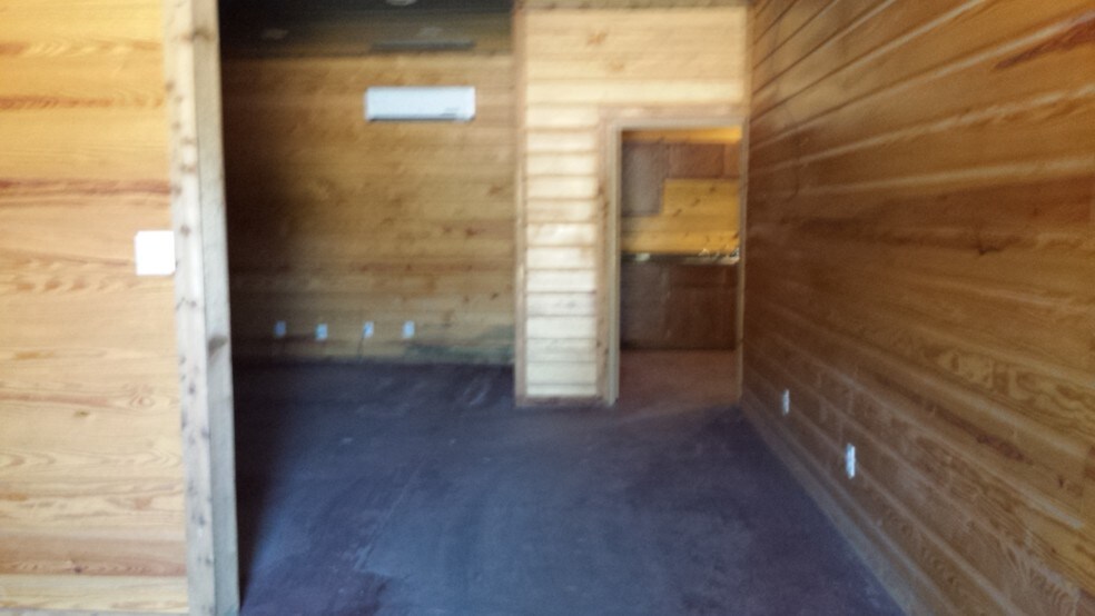 More Photos Of 2507 W 7th St, Texarkana Truck Terminal For Sale