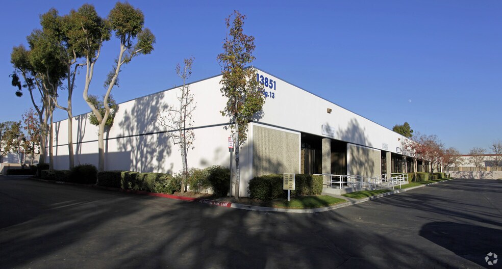 More Photos Of 13851 Roswell Ave, Chino Showroom For Lease
