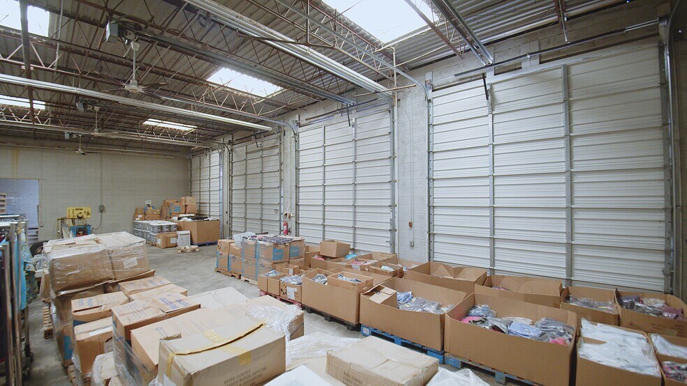 More Photos Of 285 Lake Mirror Rd, Forest Park Warehouse For Lease