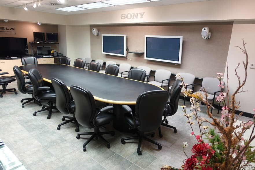 More Photos Of 960 Mapunapuna St, Honolulu Office For Lease