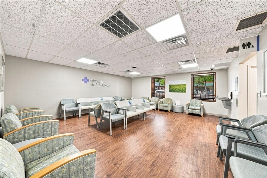 More Photos Of 3303 S Halsted St, Chicago Medical For Lease