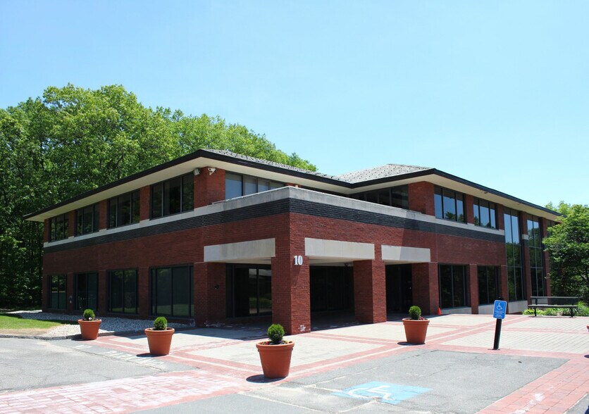 More Photos Of 10 Waterside Dr, Farmington Office For Lease