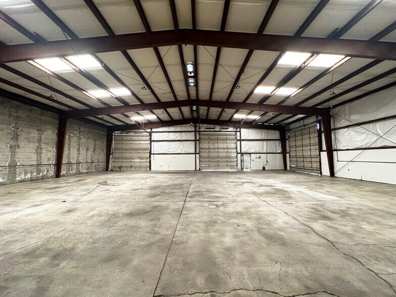More Photos Of 8732 Fruitridge Rd, Sacramento Warehouse For Lease