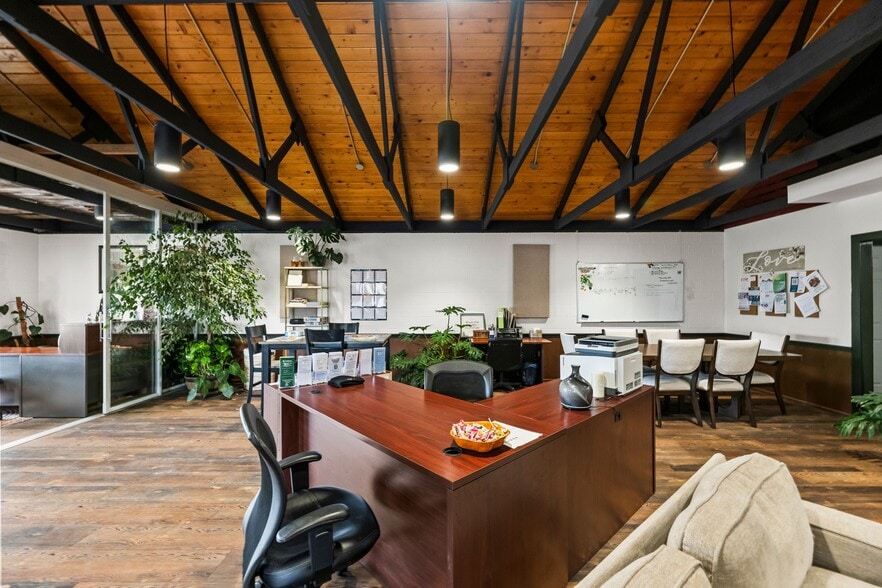 More Photos Of 2000 N 7th Ave, Bozeman Flex For Sale