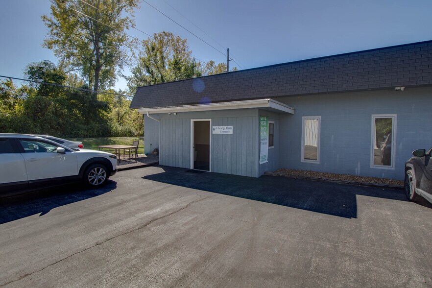 More Photos Of 202 W Main St, Glen Carbon General Retail For Sale