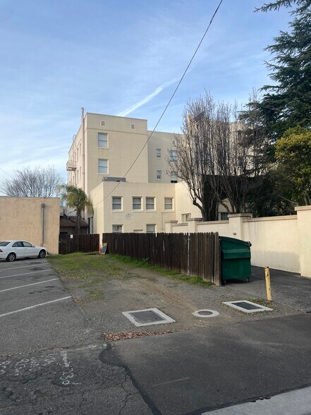 More Photos Of 448 College St, Woodland Office Residential For Lease