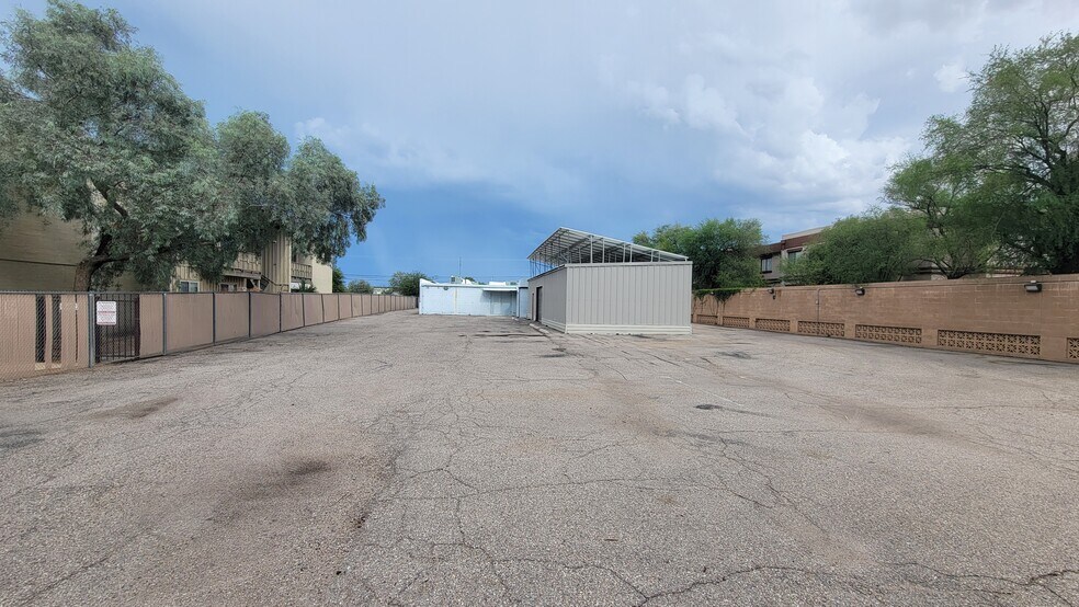 More Photos Of 2505 N Alvernon Way, Tucson Office For Sale