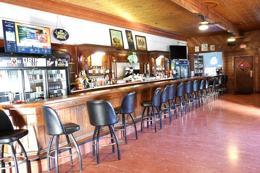 More Photos Of 616-618 Main St, Miles City Bar For Sale