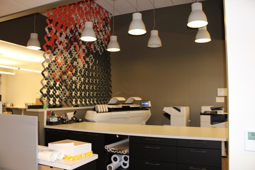 More Photos Of 3515 W 75th St, Prairie Village Office For Lease