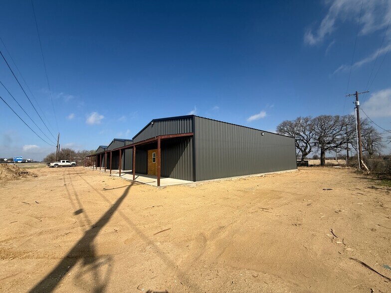 More Photos Of 506 S Access Rd, Clyde Flex For Lease