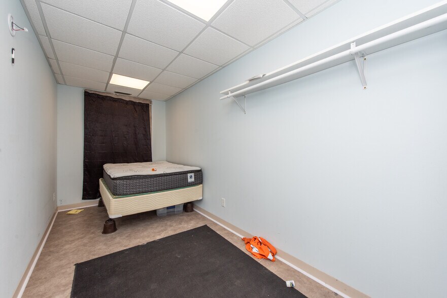 More Photos Of 13603 38th St SW, Belfield Flex For Lease