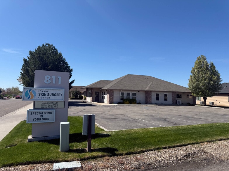 Primary Photo Of 811 NW 12th St, Fruitland Medical For Sale