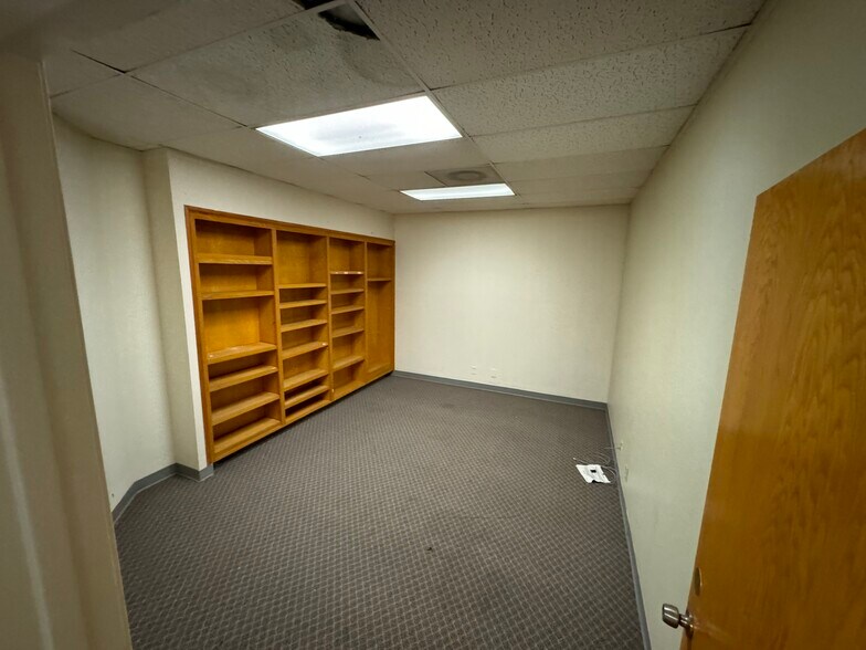 More Photos Of 4944 E Clinton Way, Fresno Medical For Sale