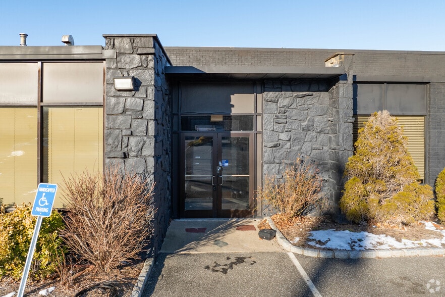 More Photos Of 110 Emjay Blvd, Brentwood Warehouse For Sale