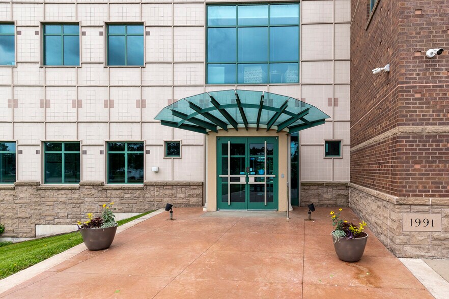 More Photos Of 840 Carolina St, Sauk City Office For Sale