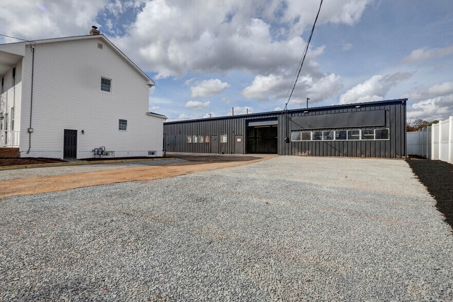 More Photos Of 12 Jansen Ave, Woodbridge Warehouse For Sale