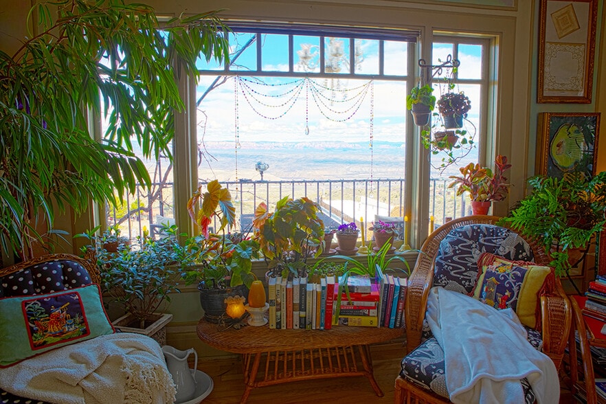 More Photos Of 100 Hill St, Jerome Hospitality For Sale