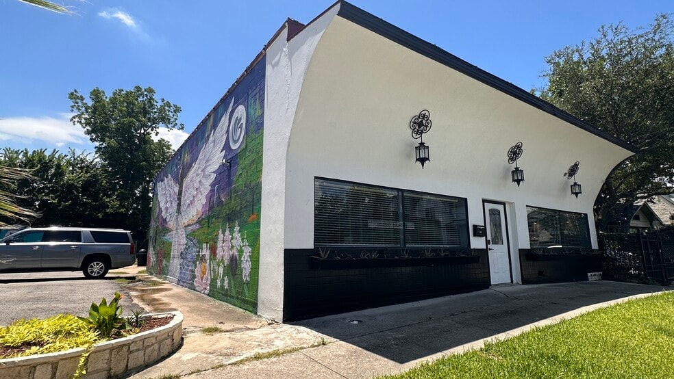 Primary Photo Of 508 Pecore St, Houston Freestanding For Lease