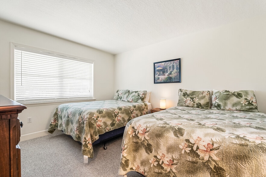 More Photos Of 23 Royal Palm Pointe, Vero Beach Restaurant For Sale