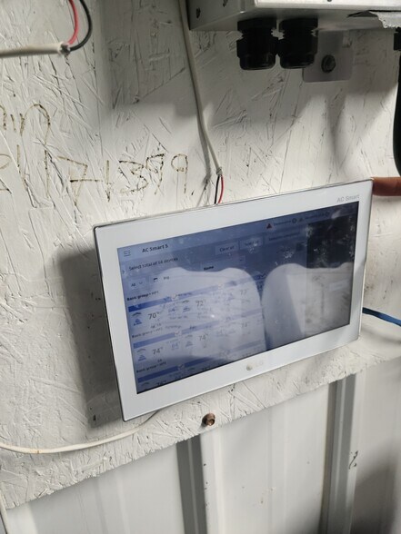 More Photos Of 713 Mayor Patricia Reigal Blvd, Moffat Industrial For Sale