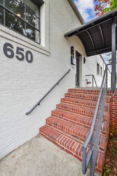 More Photos Of 650 Hamilton Ave SE, Atlanta Unknown For Lease