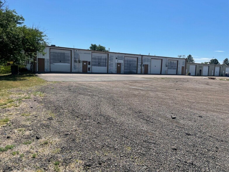 More Photos Of 597 Olathe St, Aurora Flex For Lease