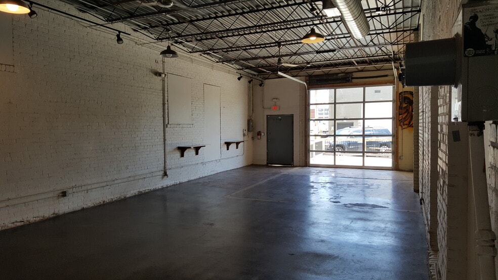 More Photos Of 1739 Oak St, Kansas City Office For Lease
