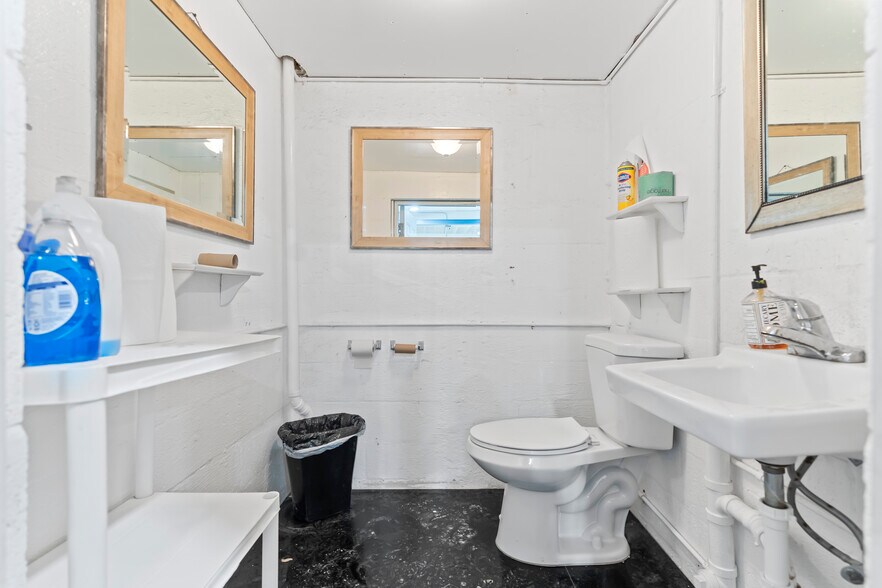 More Photos Of 990 NW 13th Ter, Fort Lauderdale Warehouse For Sale