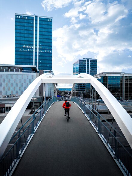 More Photos Of 1700 Dickson Av, Kelowna Unknown For Lease