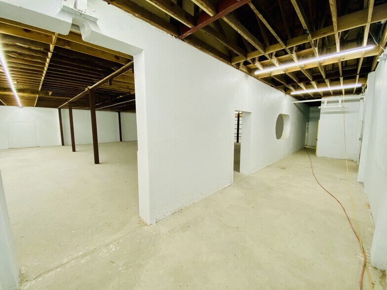 More Photos Of 1115 N Bowie St, Seguin Flex For Lease