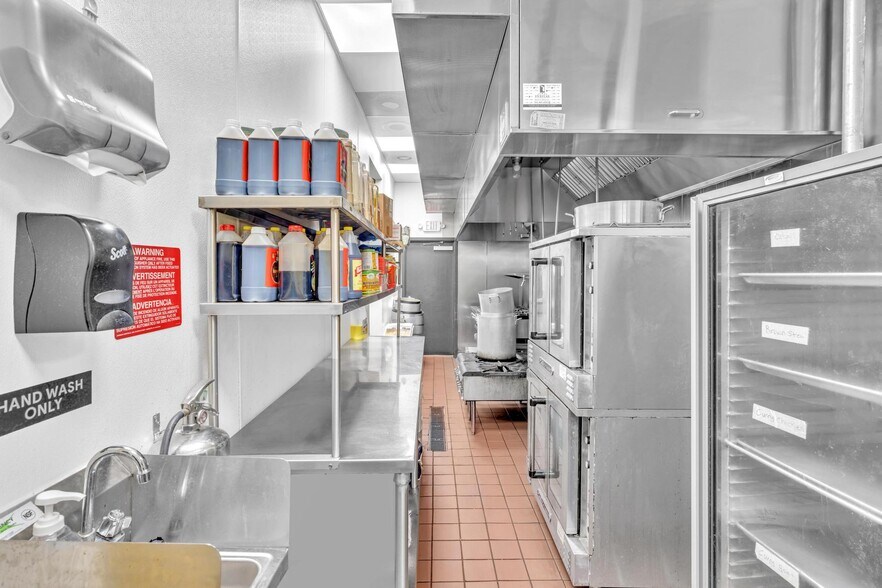 More Photos Of 2010 NW 6th St, Fort Lauderdale Fast Food For Lease